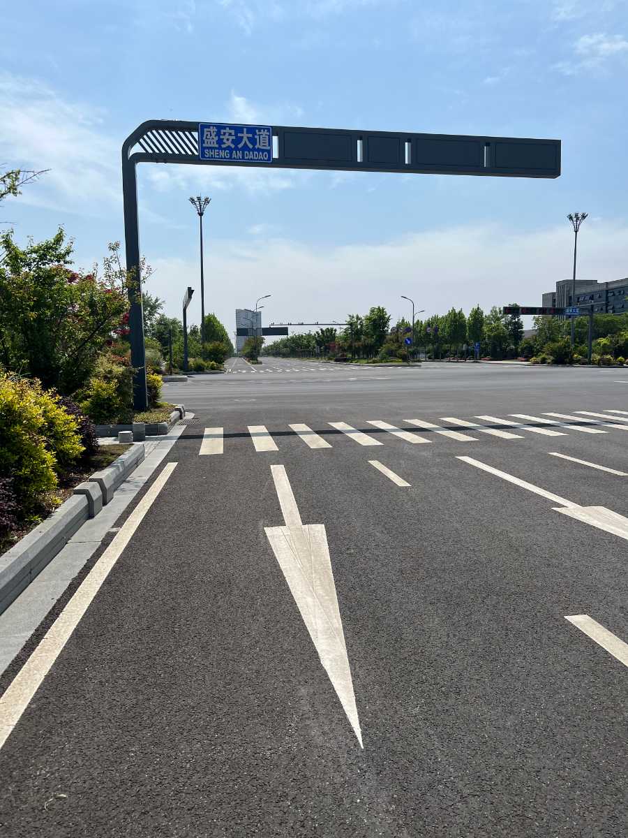 目赏交通(一八九五一七四四五六七)是专注道路交通划线的公司